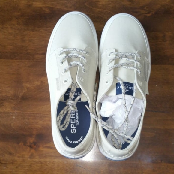 Sperry - Picture 2 of 4